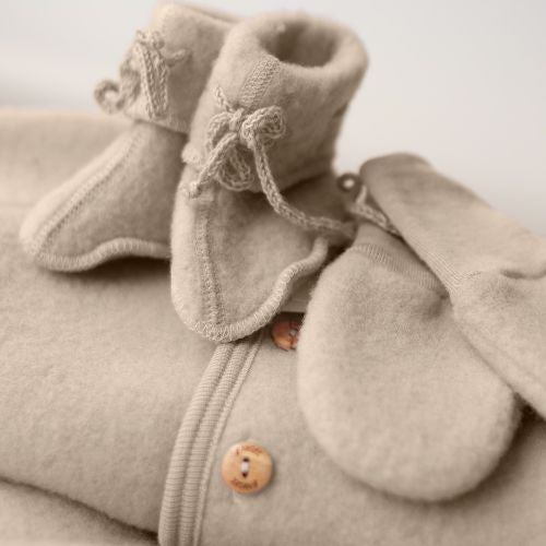 hochwertige Geschenkboxen mit Wollfleece-Baby-Produkten von Engel