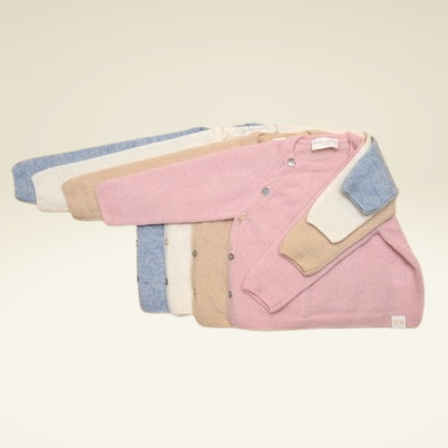 Baby-Kaschmir-Set mit Bio Kuscheltier im Korb