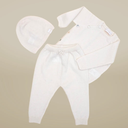 Baby-Kaschmir-Set mit Bio Kuscheltier im Korb