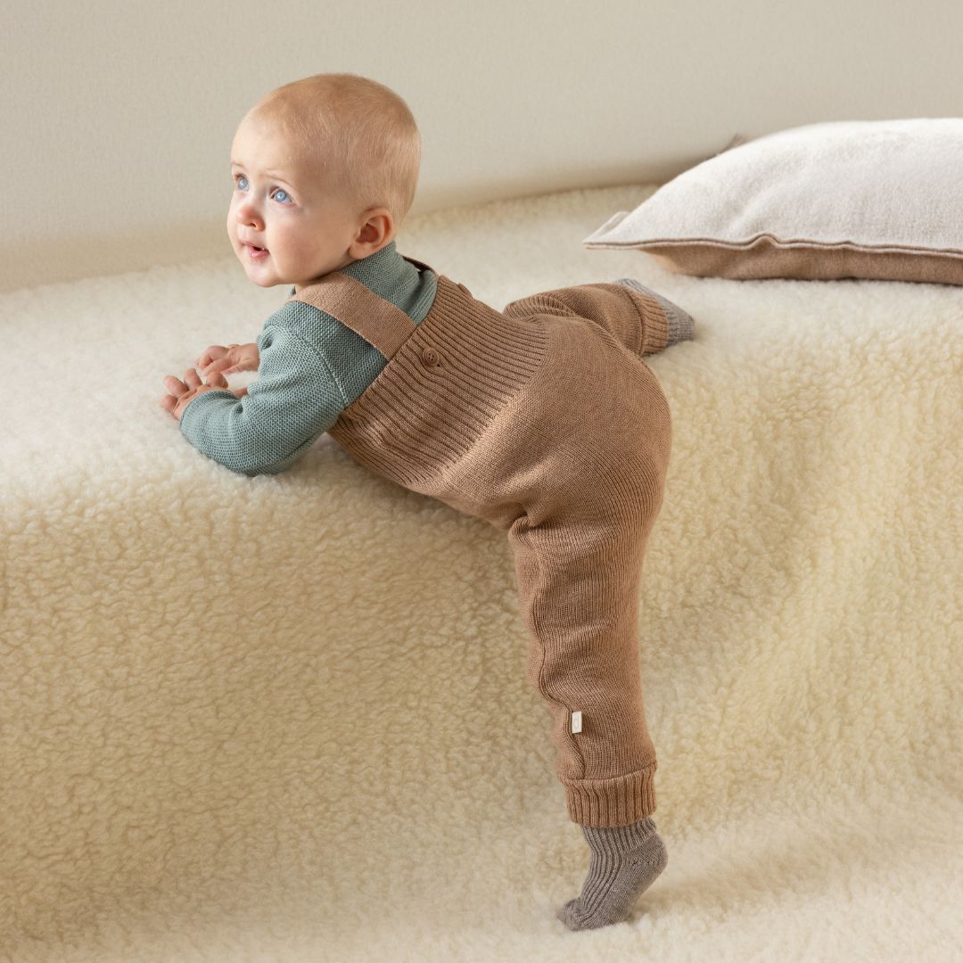 Baby Strick-Trägerhose aus Bio-Schurwolle