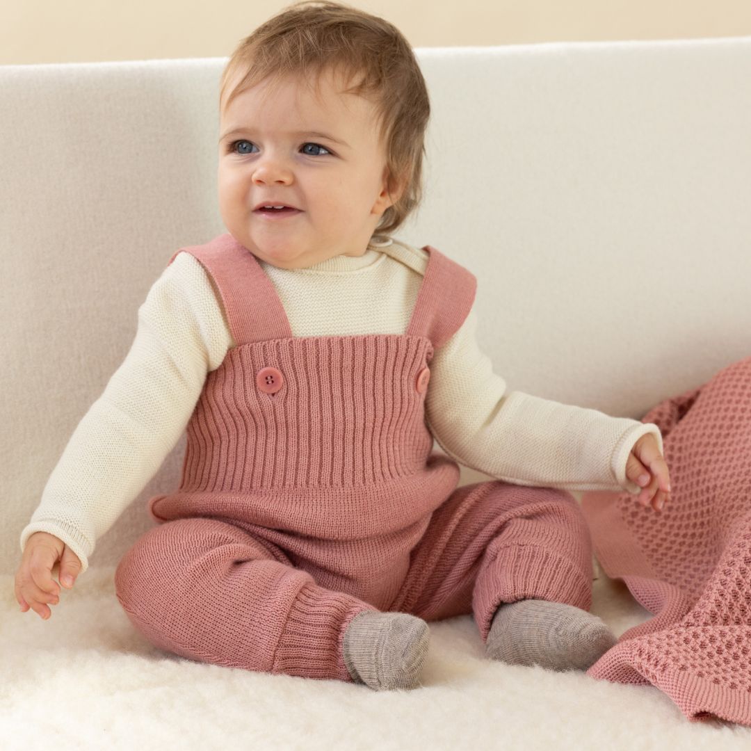 Baby Strick-Trägerhose aus Bio-Schurwolle