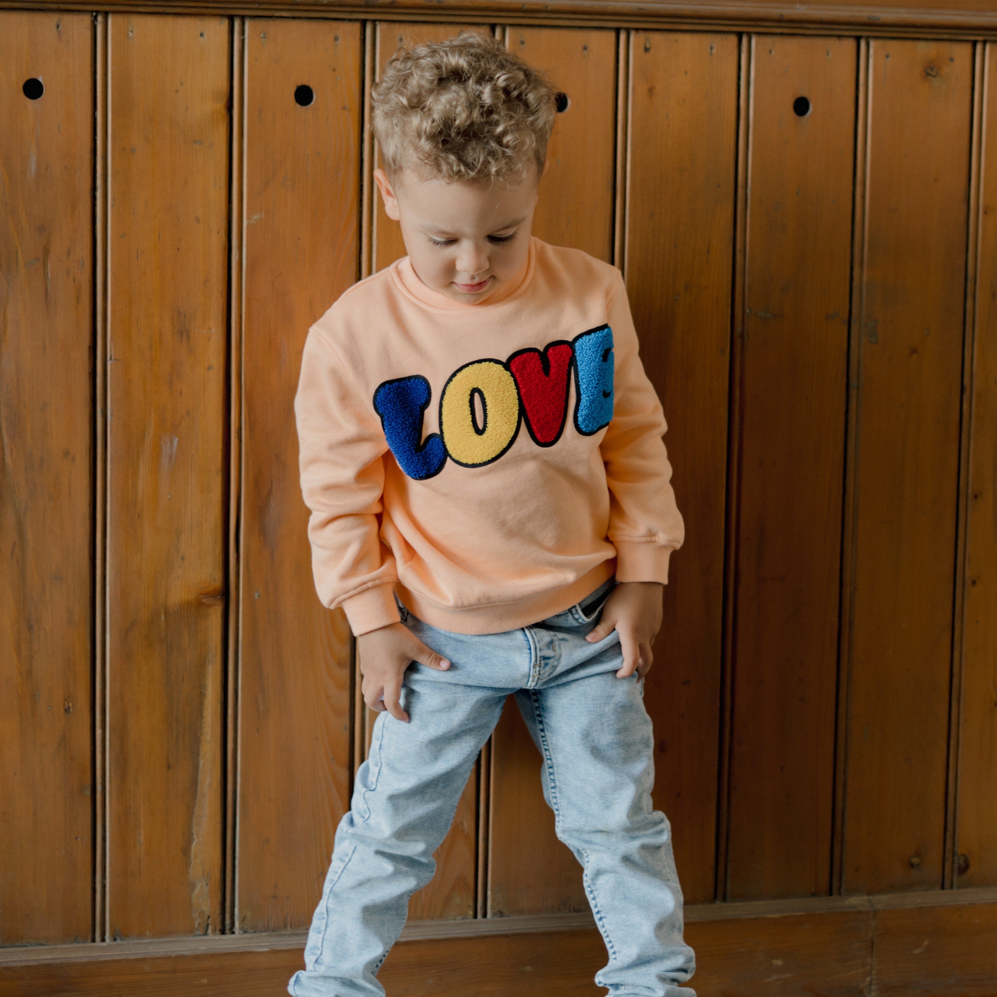 sweatshirt_mit_motiv_LOVE-bio-baumwolle