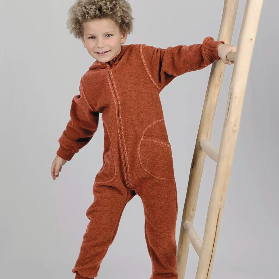 Baby/Kleinkind Overall mit Kapuze und Reißverschluss aus Bio-Woll-Walk - sasaní 