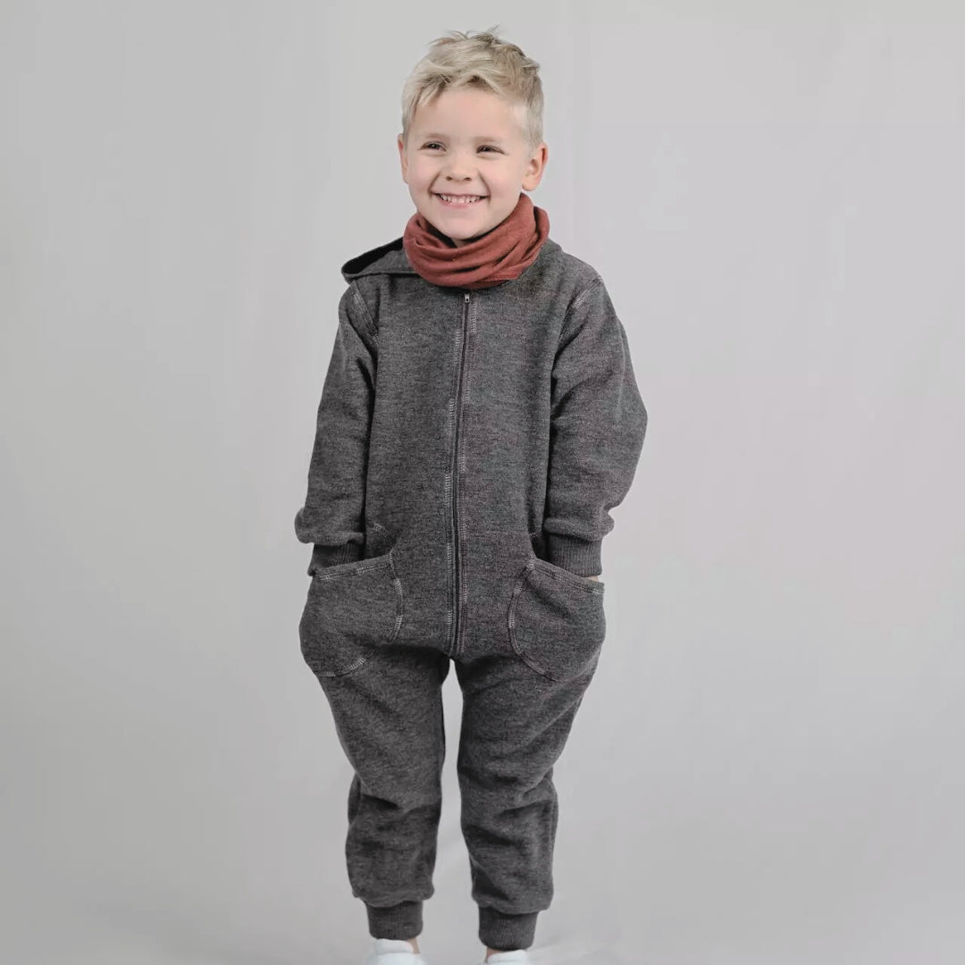 Baby/Kleinkind Overall mit Kapuze und Reißverschluss aus Bio-Woll-Walk - sasaní 